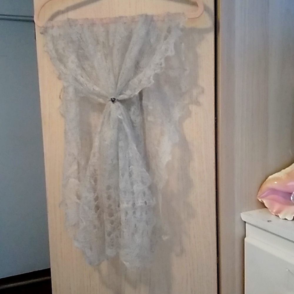Elegant Gray Lace Cachmer Scarf Sz 26"X42"